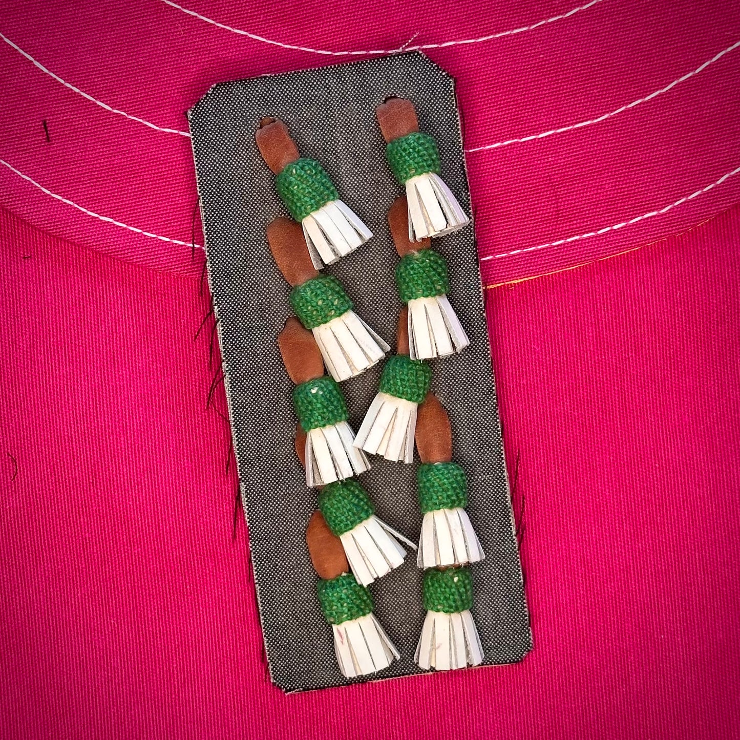 JUEGO DE CAIRELES DE CUERO