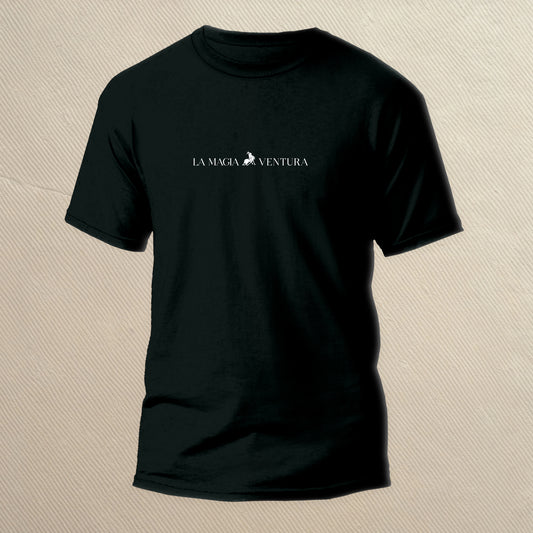 Camiseta negra-blanca “LA MAGIA ES VENTURA”