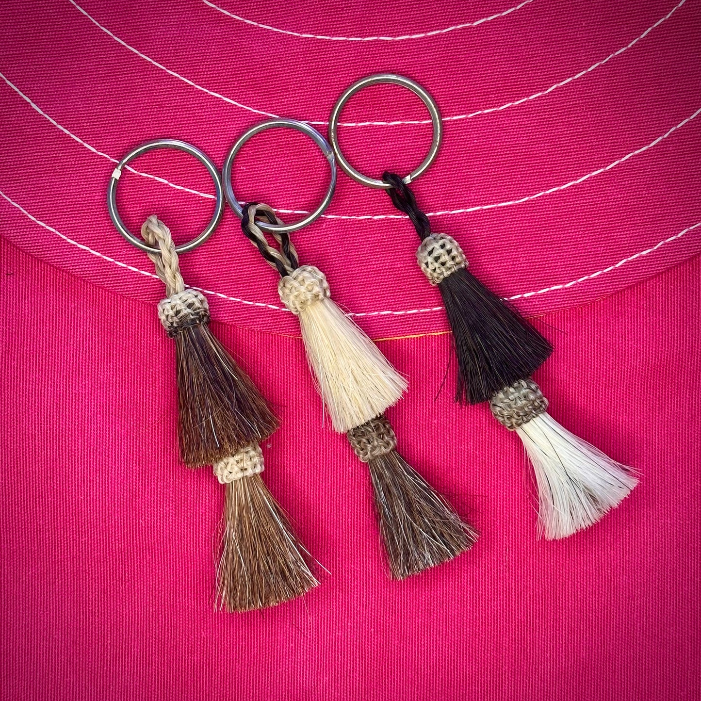 LLAVERO DE CERDA DE CABALLO DOBLE