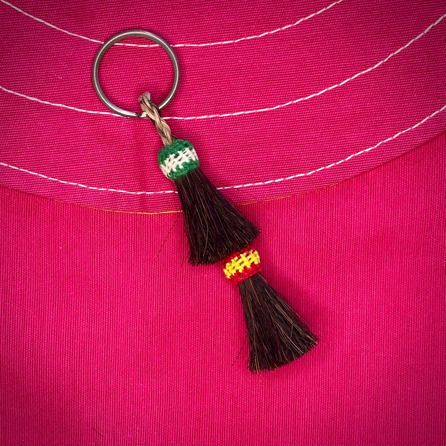 LLAVERO DE CERDA DE CABALLO DOBLE