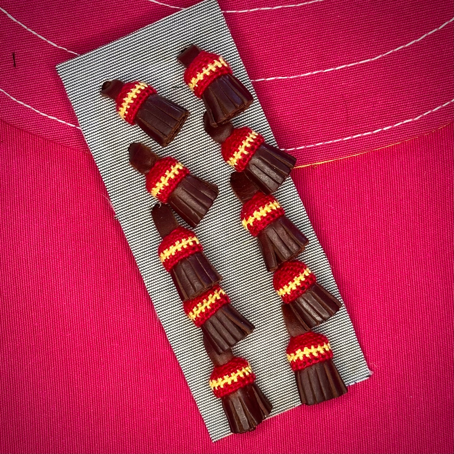 JUEGO DE CAIRELES DE CUERO