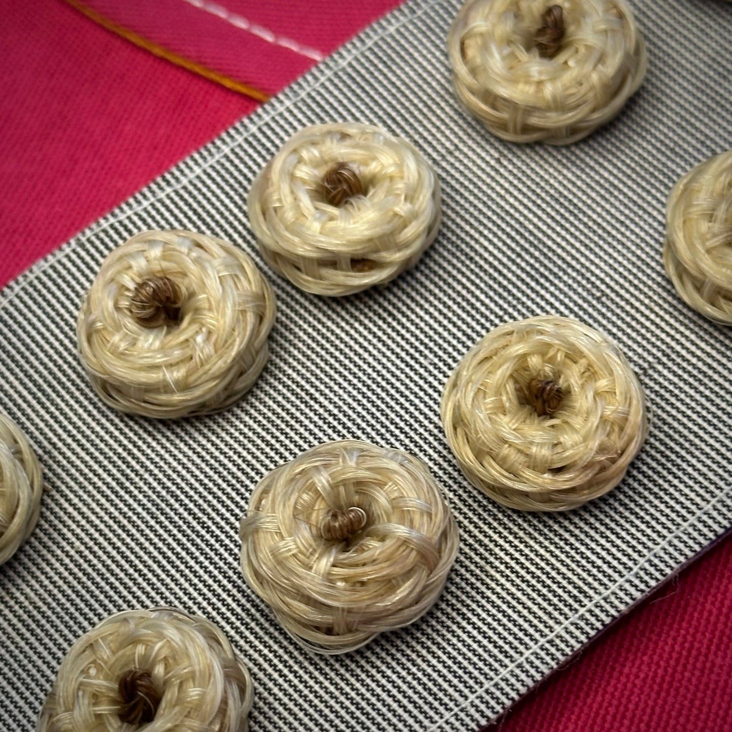 JUEGO DE CAIRELES BOTÓN DE CERDA