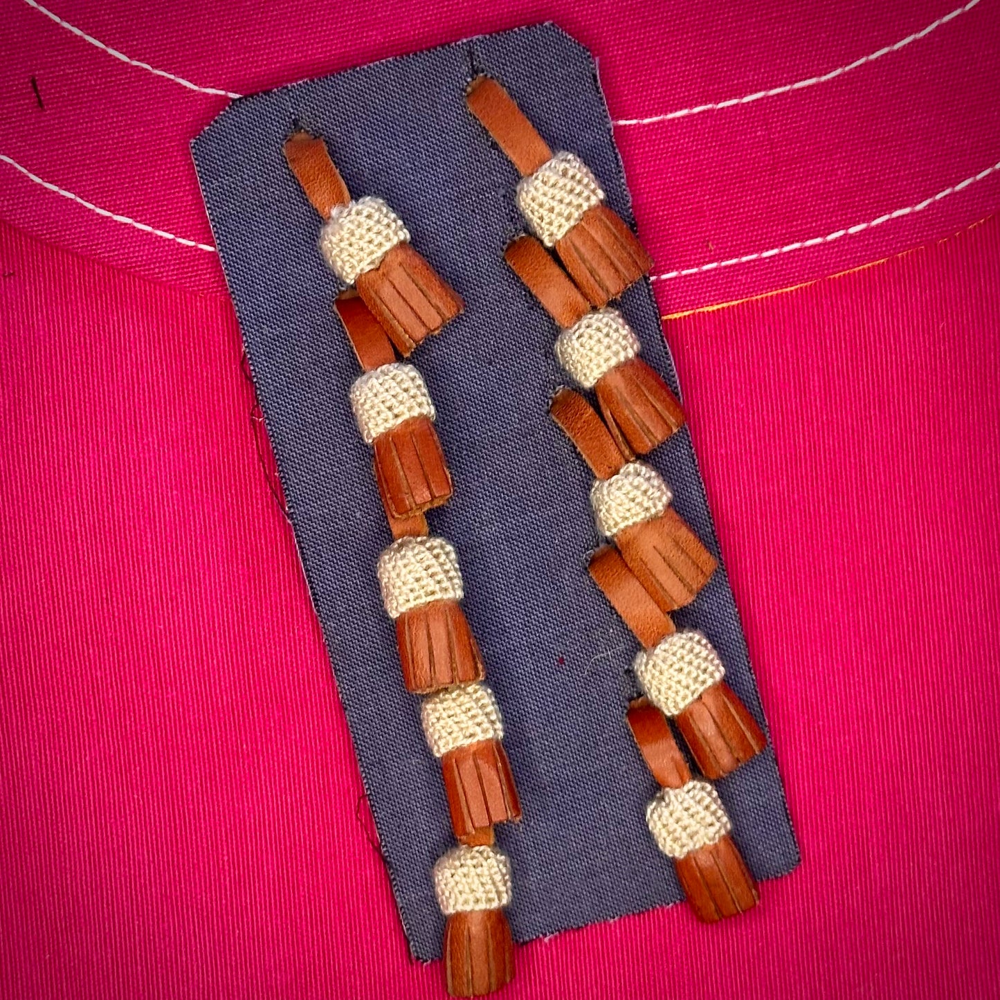 JUEGO DE CAIRELES DE CUERO